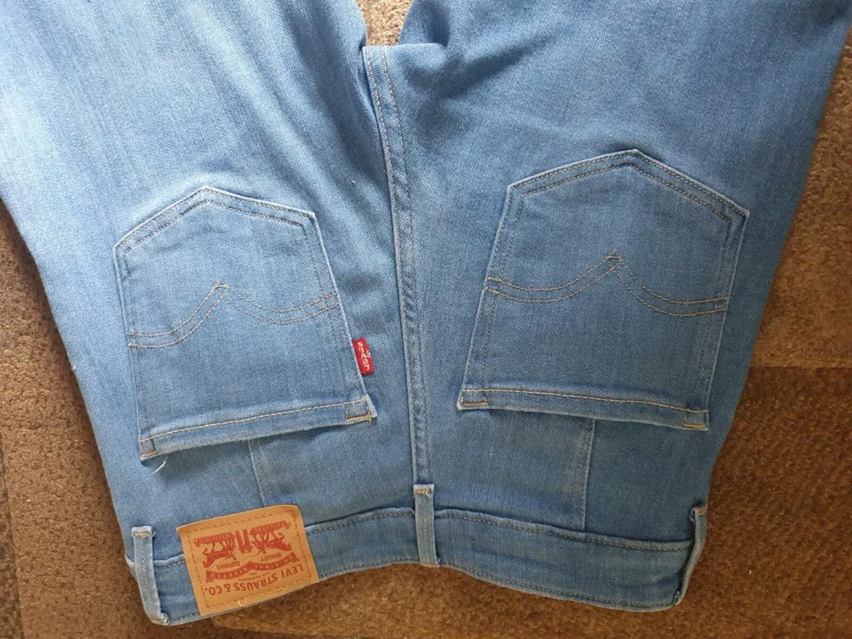 Womens Levi jeans - Image 2
