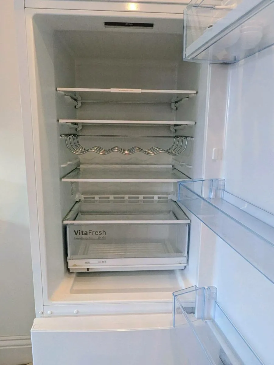 Bosch fridge freezer - Image 2