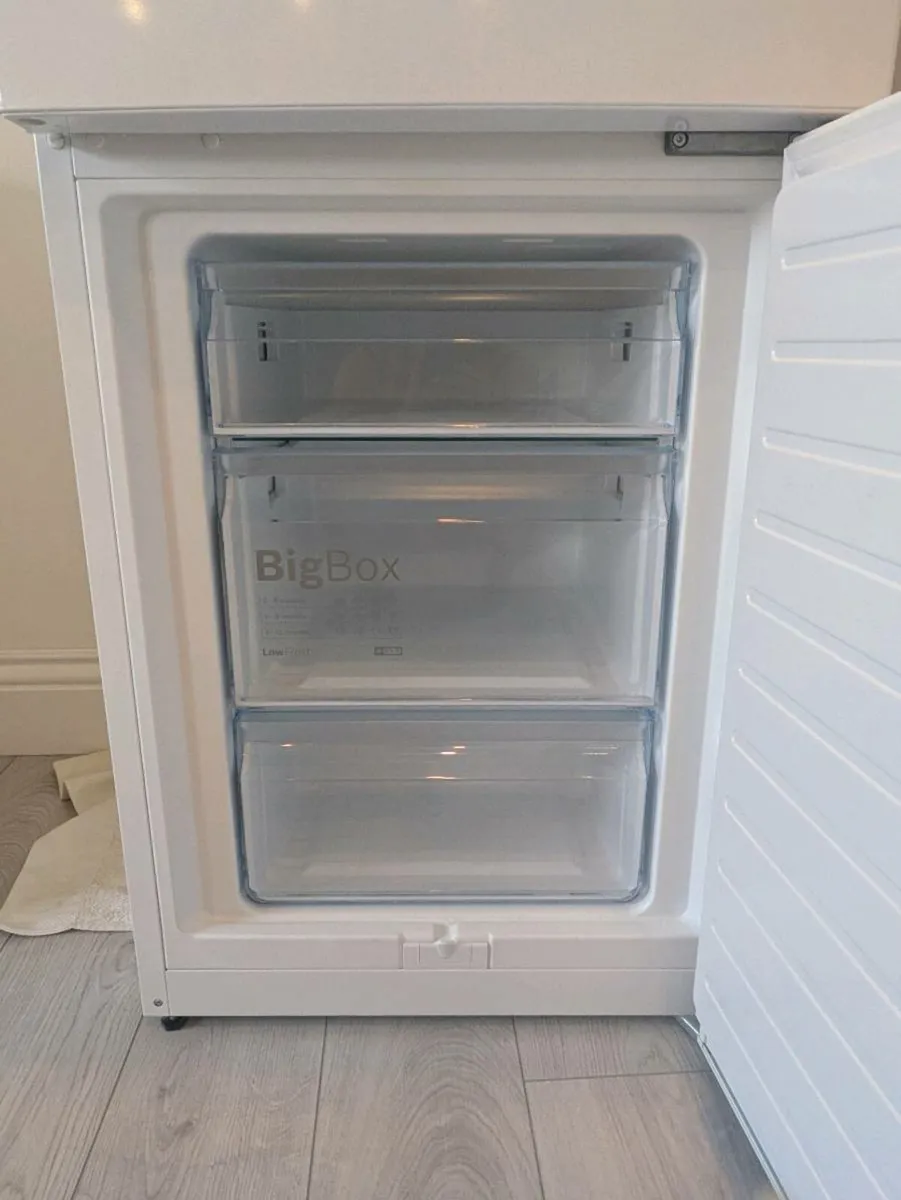 Bosch fridge freezer - Image 3
