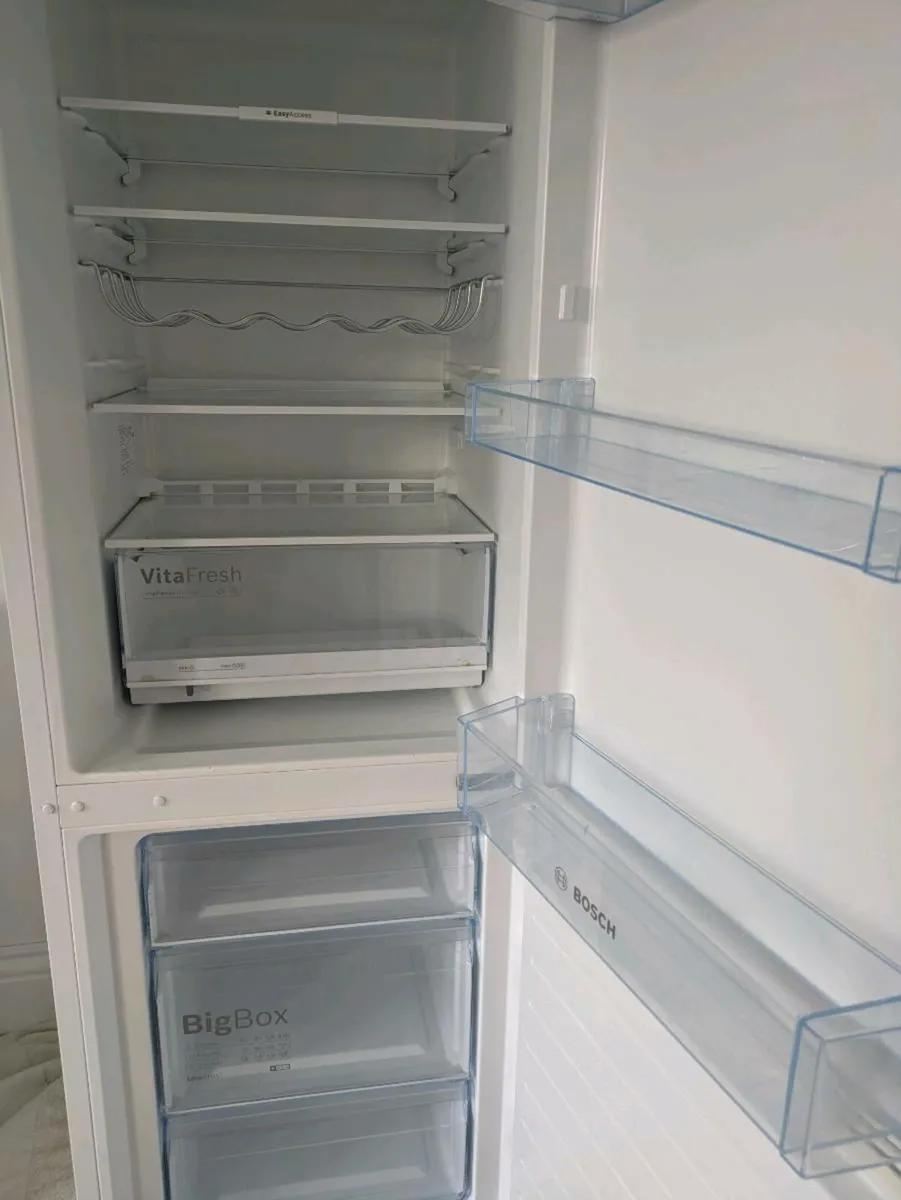 Bosch fridge freezer - Image 4