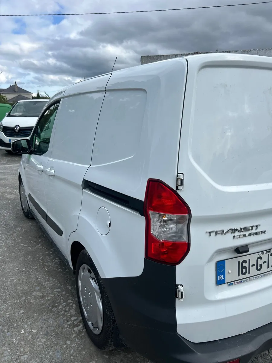 Ford transit courier - Image 3