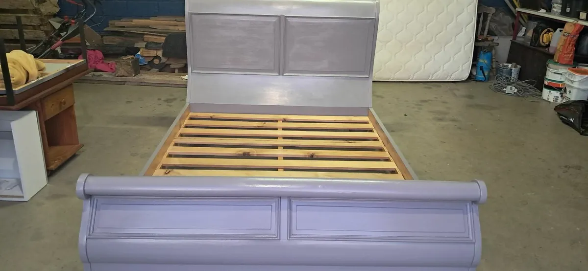 King bed frame - Image 1