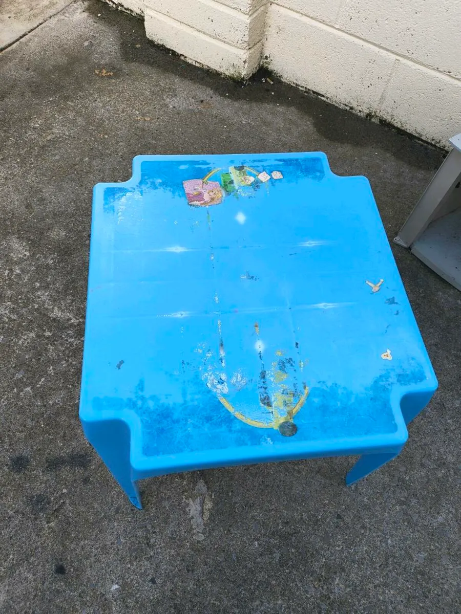 Kids table - Image 2