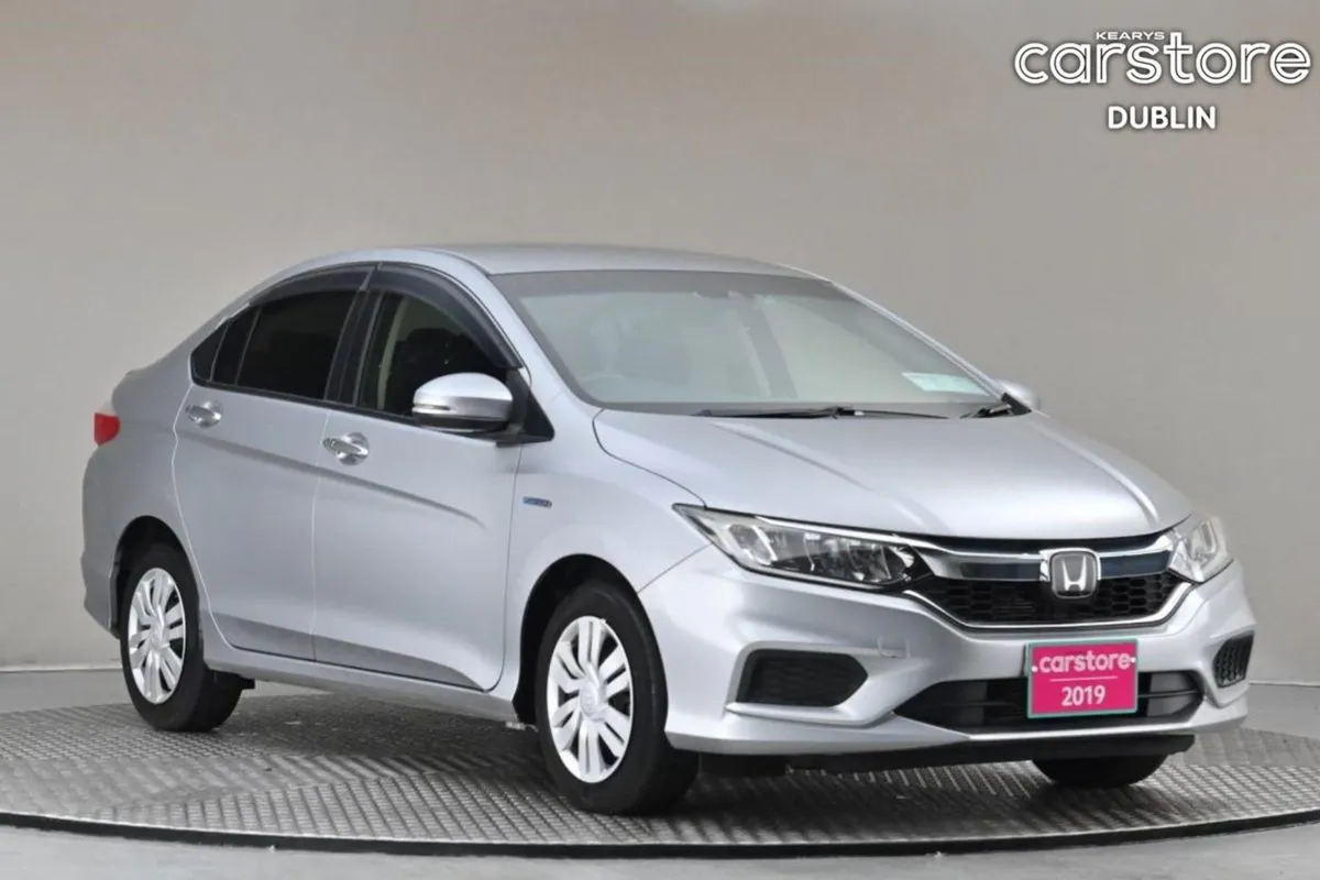 Honda Grace 1.5 Hybrid 4DR Auto  reverse Cam - Image 1