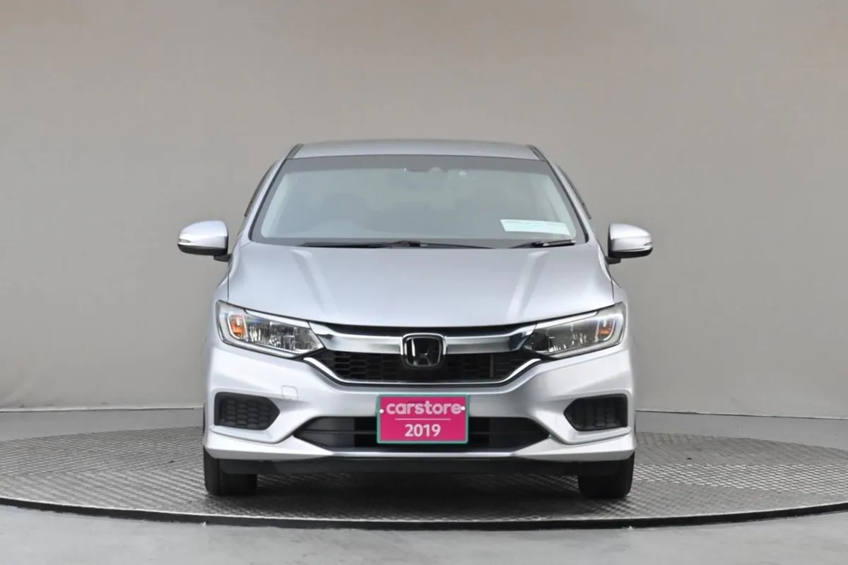 Honda Grace 1.5 Hybrid 4DR Auto  reverse Cam - Image 2