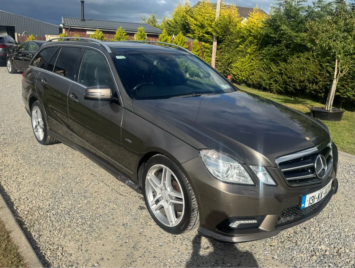 Mercedes E200 7 Seater - Image 2