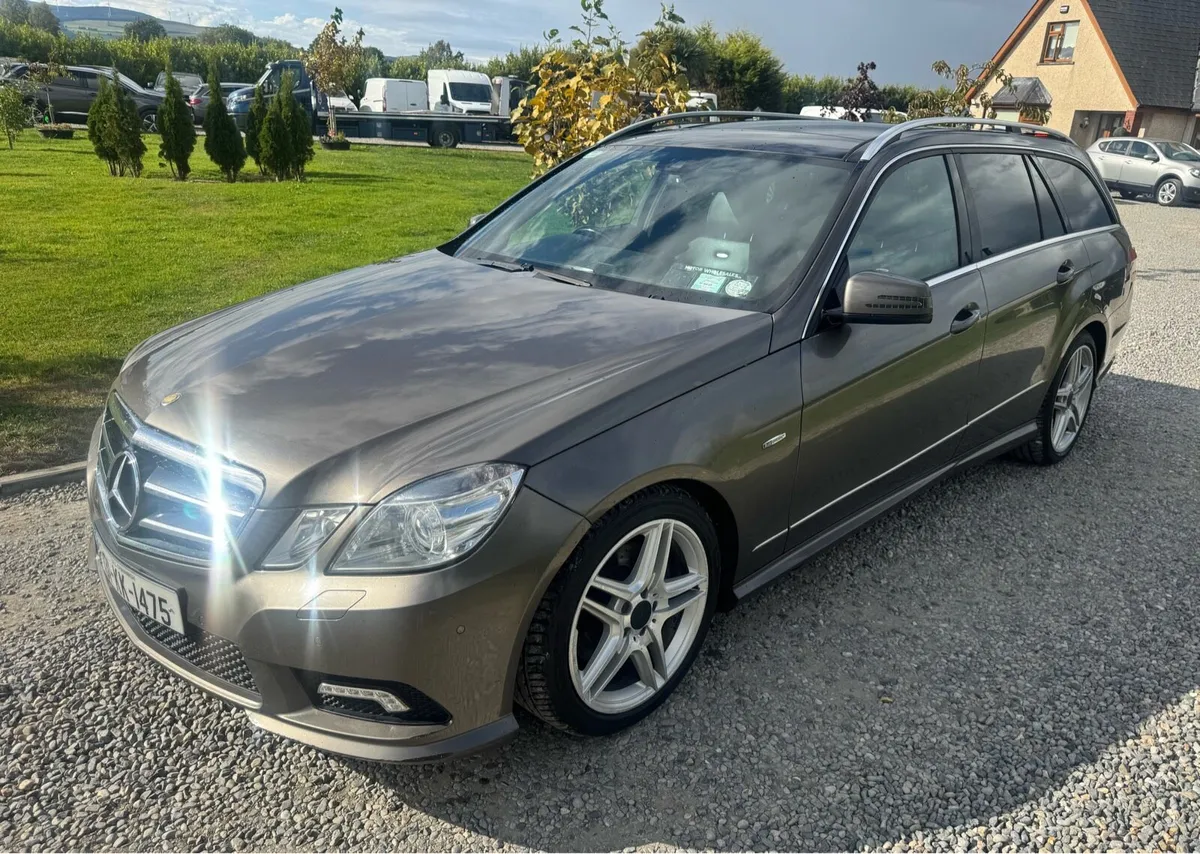 Mercedes E200 7 Seater - Image 1