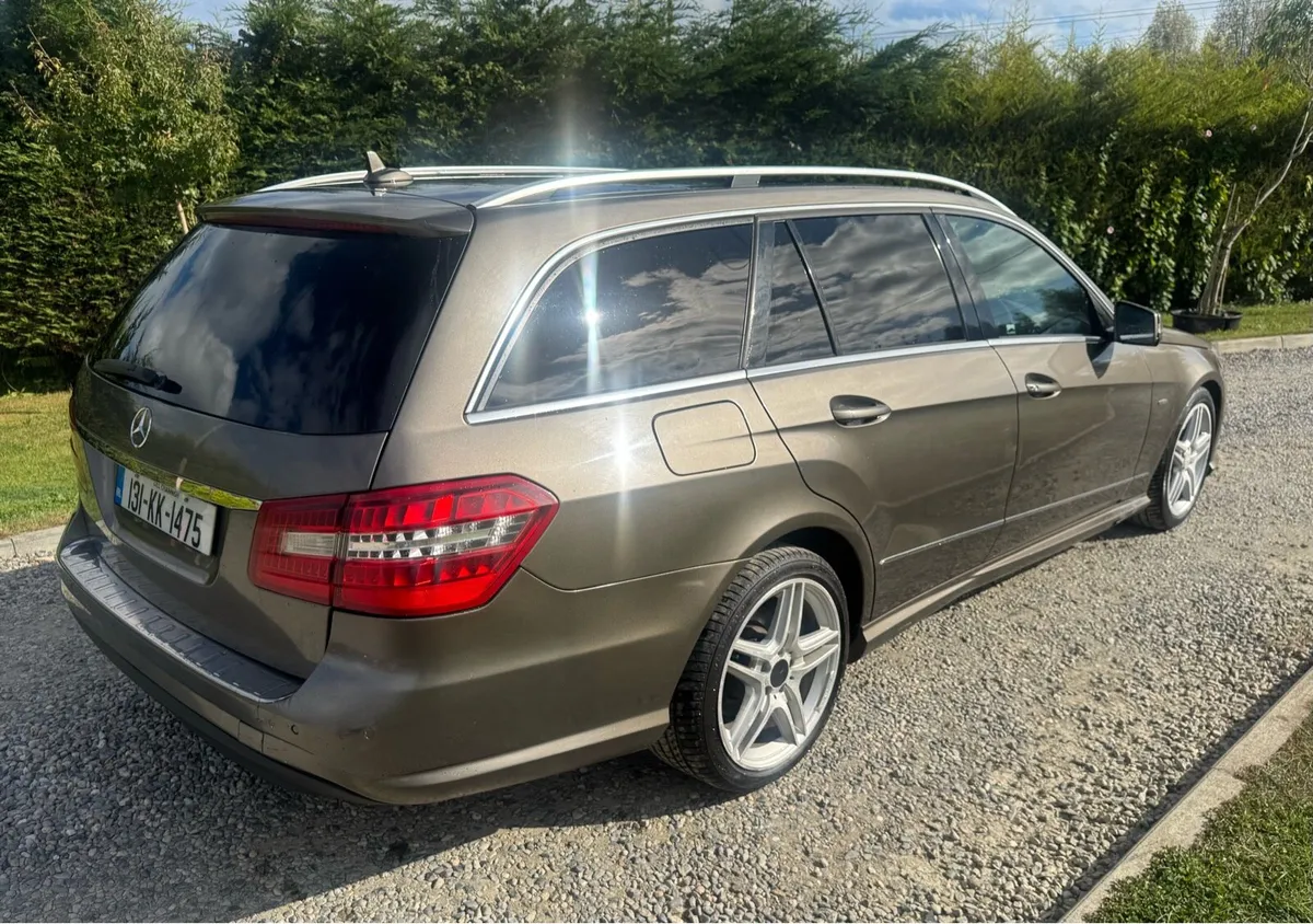 Mercedes E200 7 Seater - Image 4