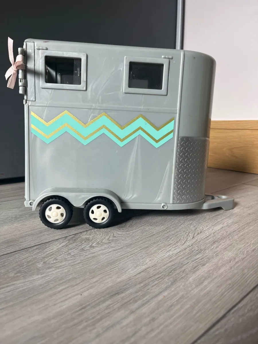 Barbie horse box - Image 4