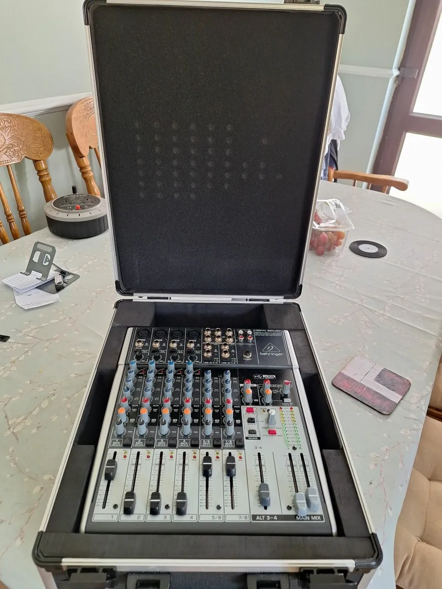 Berhinger mixer 1024 usb with case - Image 4
