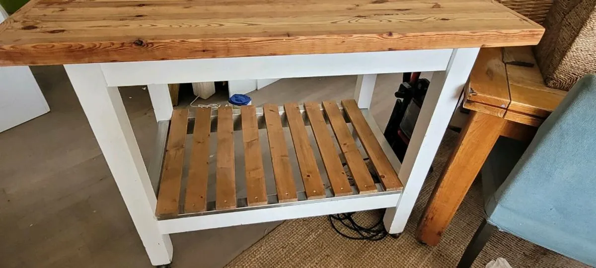 Butcher block Island. Solid wood on castors - Image 3