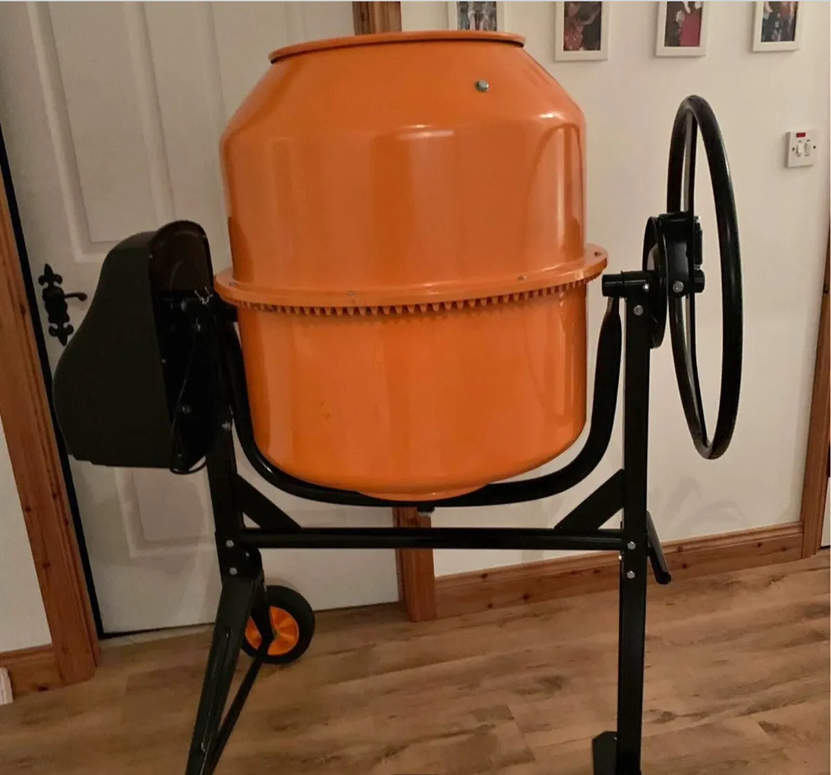 Cement mixer - Image 1