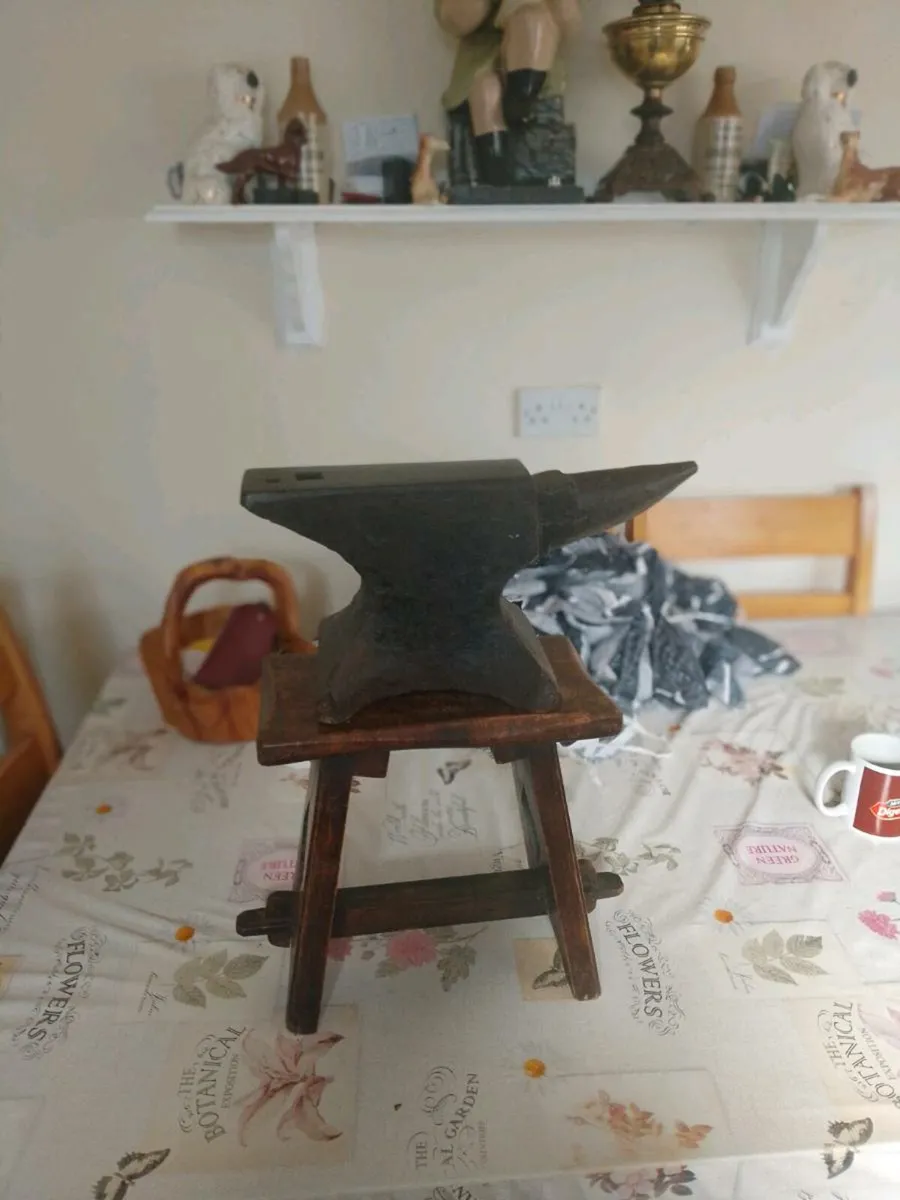 Vintage anvil mint condition - Image 2