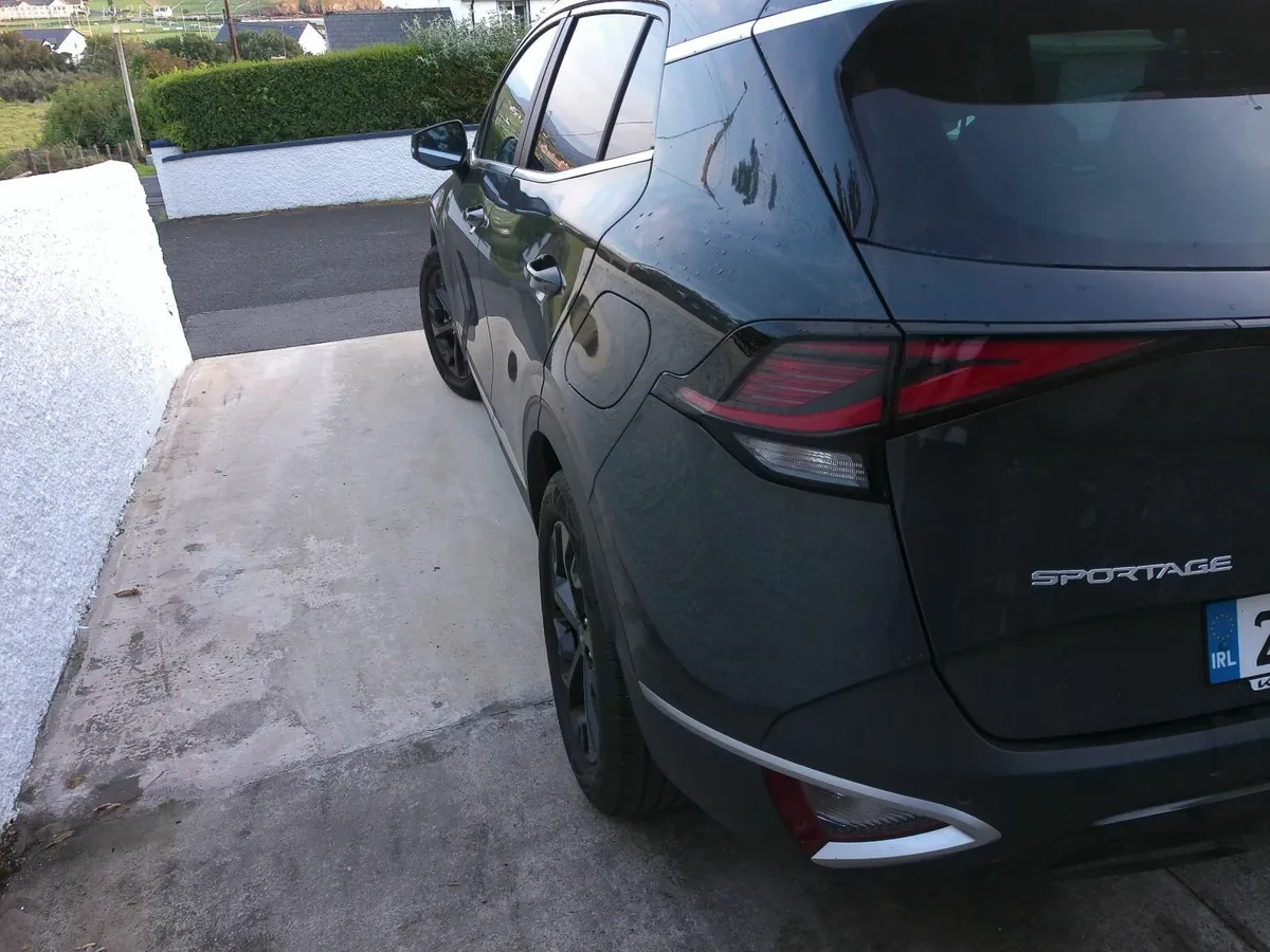 Car - Image 3
