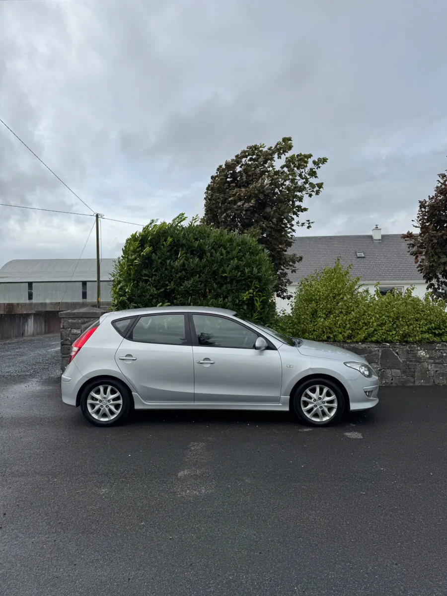 Hyundai i30 2011 - Image 2