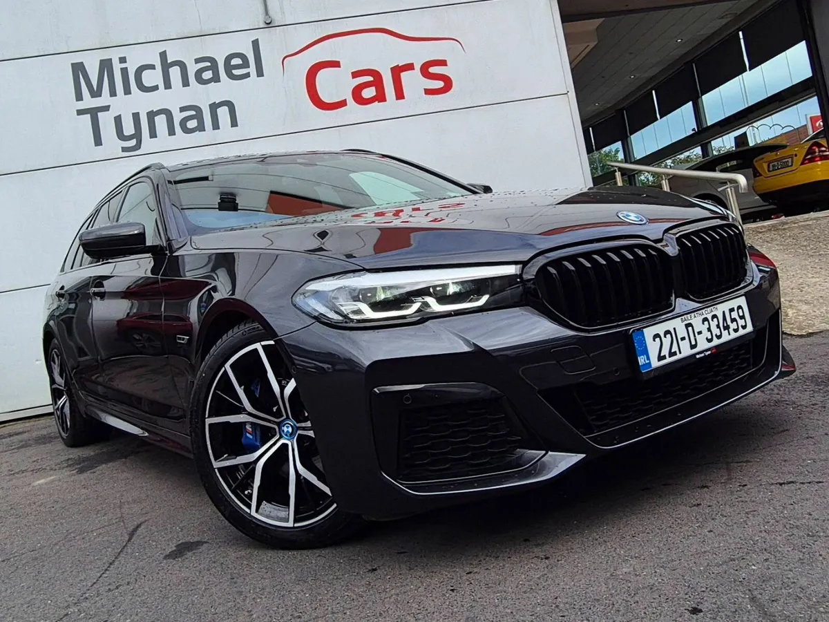 2022 BMW 530e Touring M Sport, CarPlay, 19” Alloys - Image 4