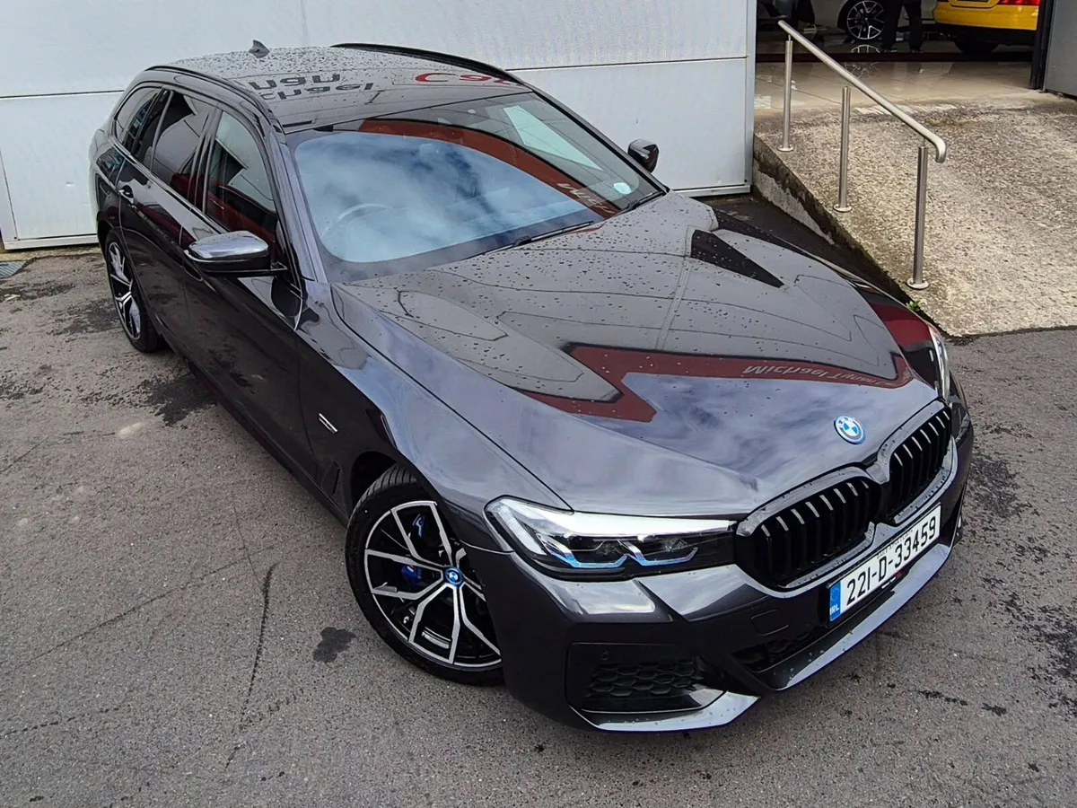 2022 BMW 530e Touring M Sport, CarPlay, 19” Alloys - Image 3