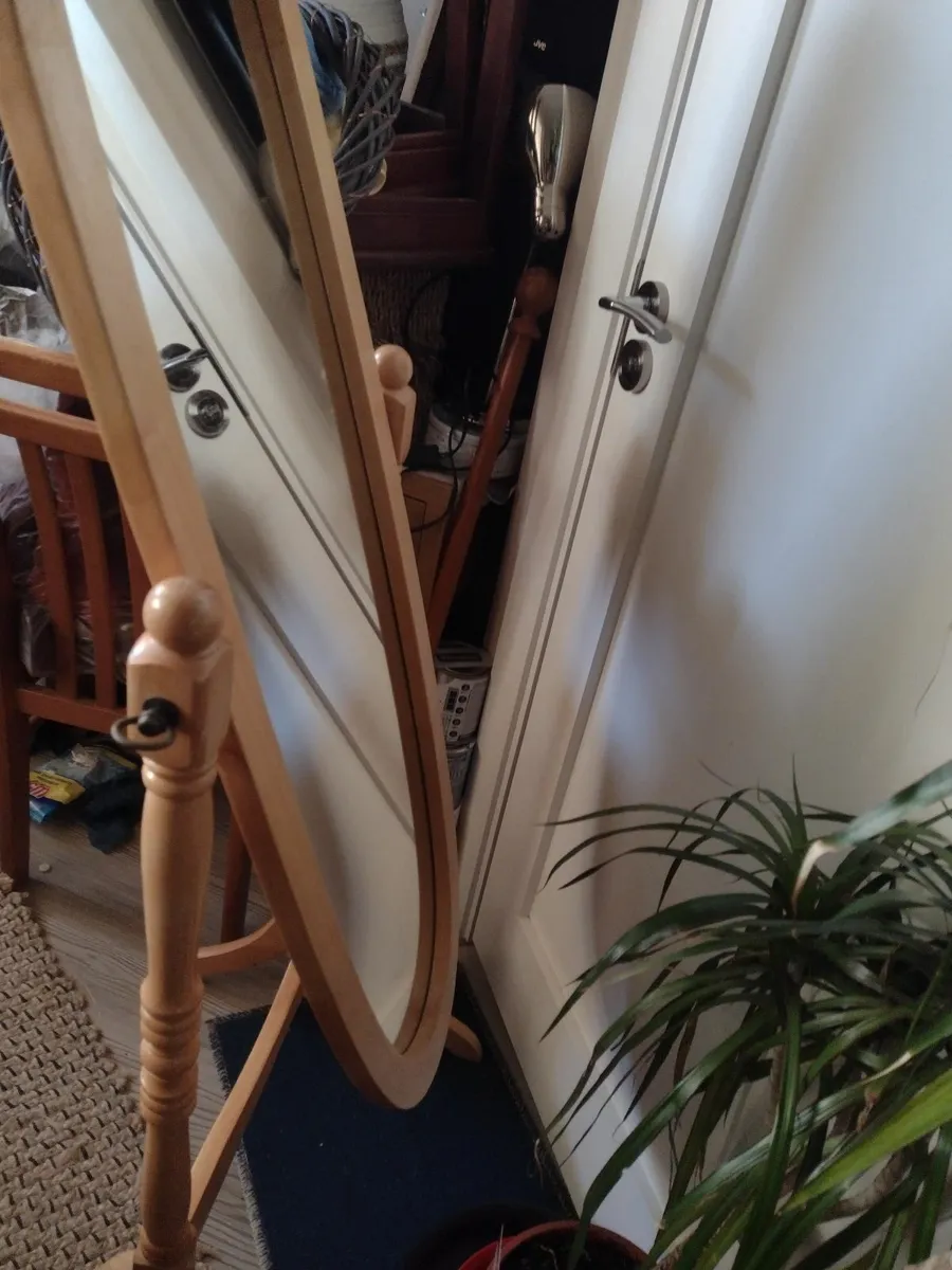 Heavy Oak mirror on stand - Image 4