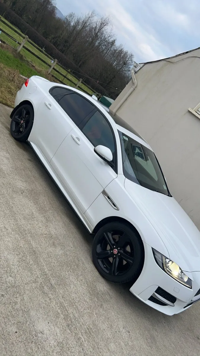 Jaguar xf 2016 - Image 2