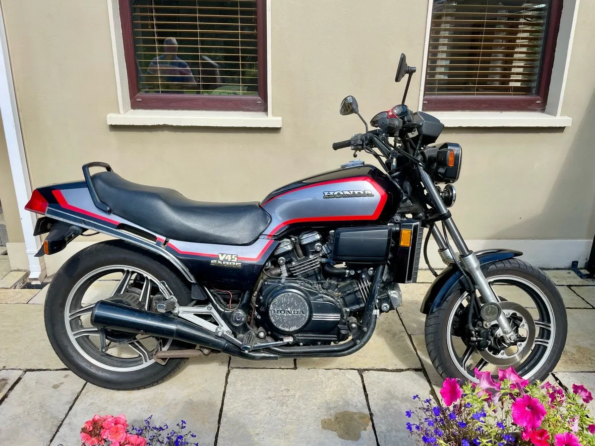 Honda 750 V45 SABRE - Image 1