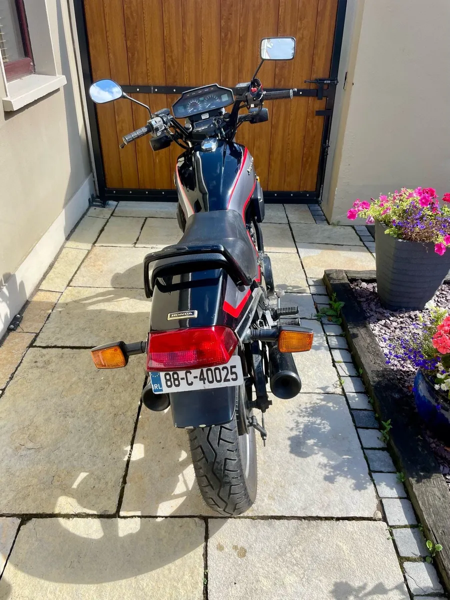 Honda 750 V45 SABRE - Image 2