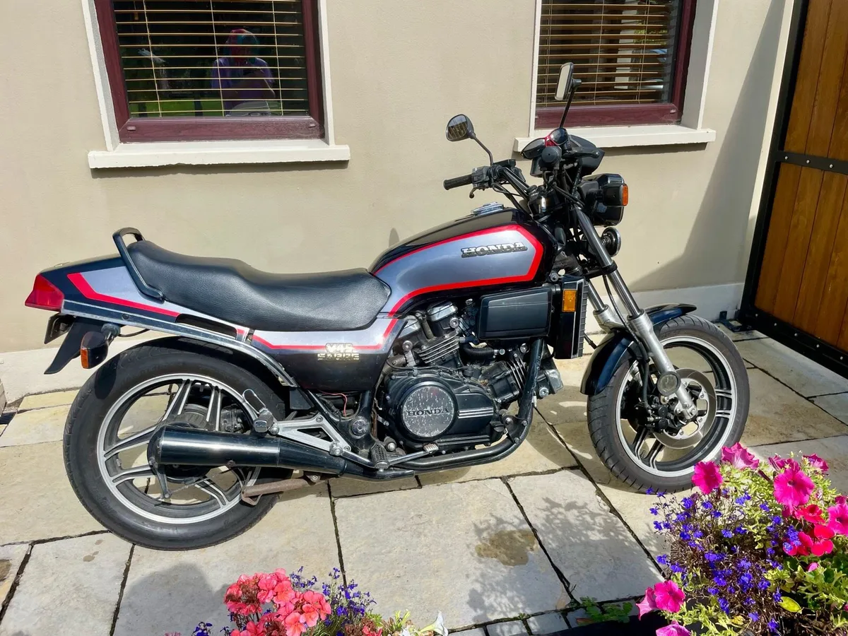 Honda 750 V45 SABRE - Image 3