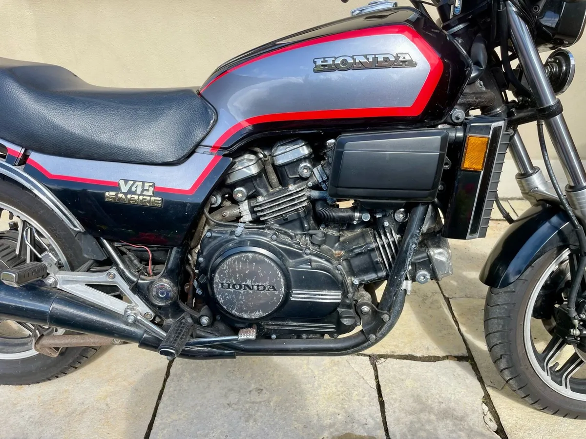 Honda 750 V45 SABRE - Image 4