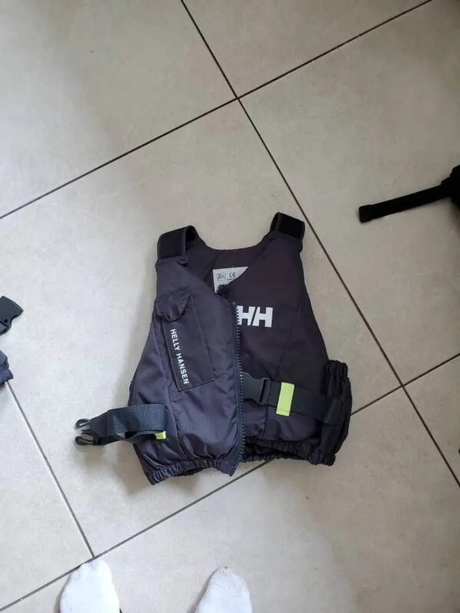 life jackets - Image 3
