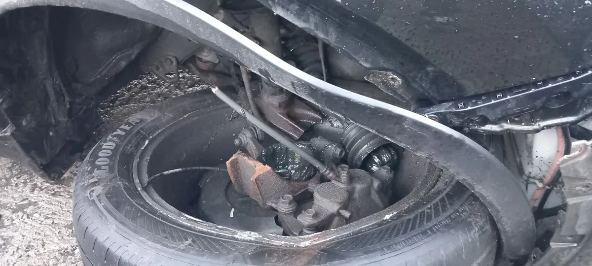 2017 Nissian x trail 7 seater damaged repairable - Image 3