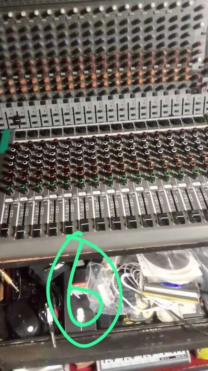 Keyboards, Mixers, Bass bins and Tops etc - Image 1