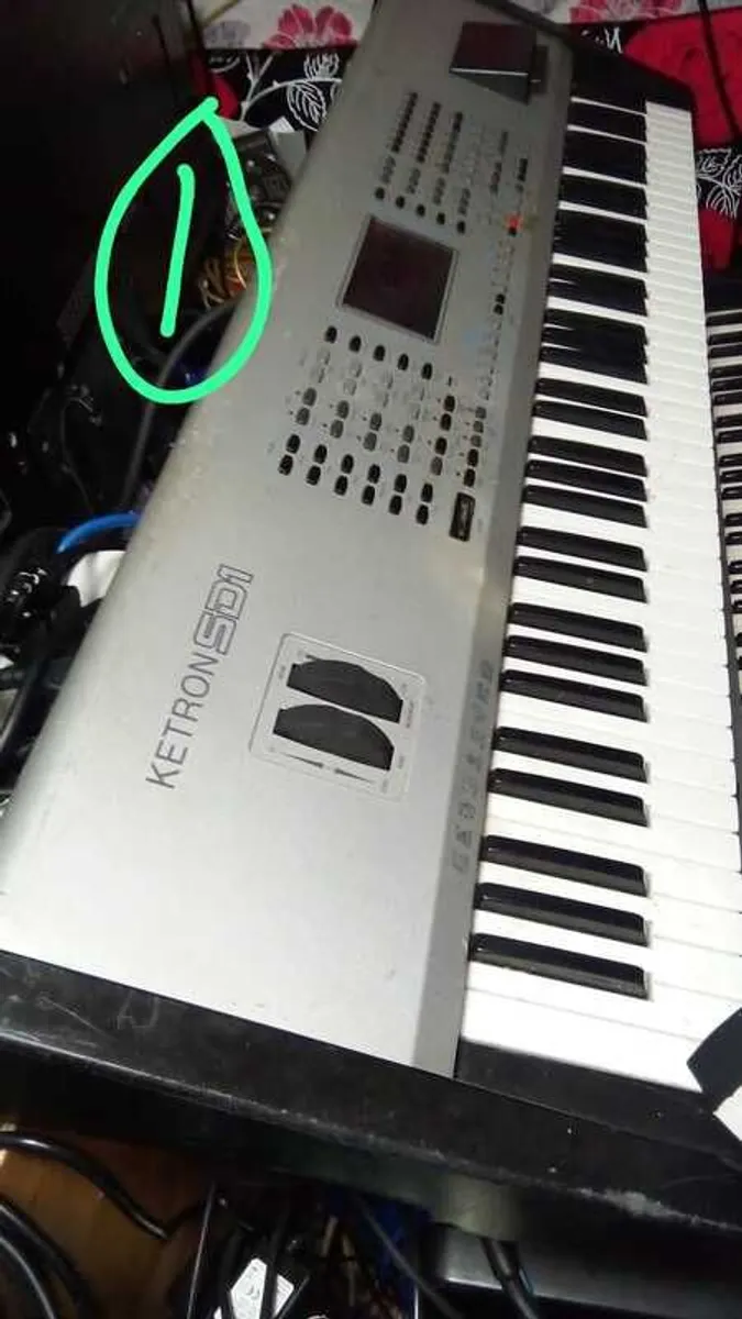 Keyboards, Mixers, Bass bins and Tops etc - Image 2