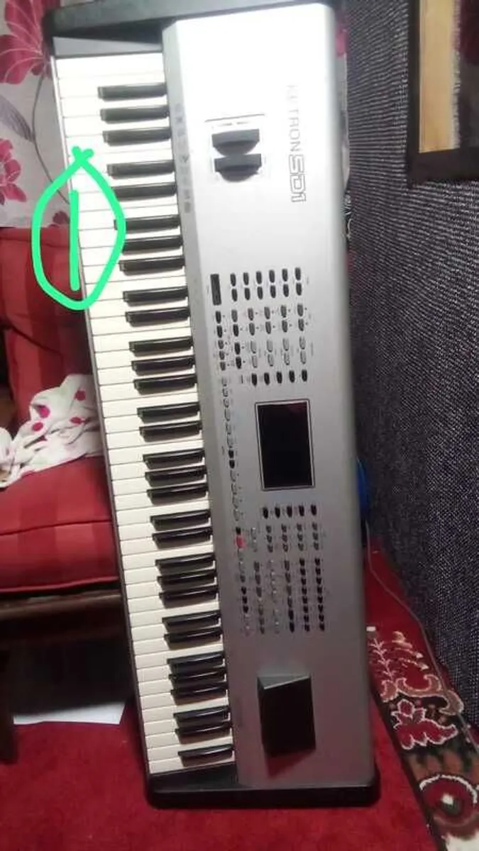 Keyboards, Mixers, Bass bins and Tops etc - Image 3