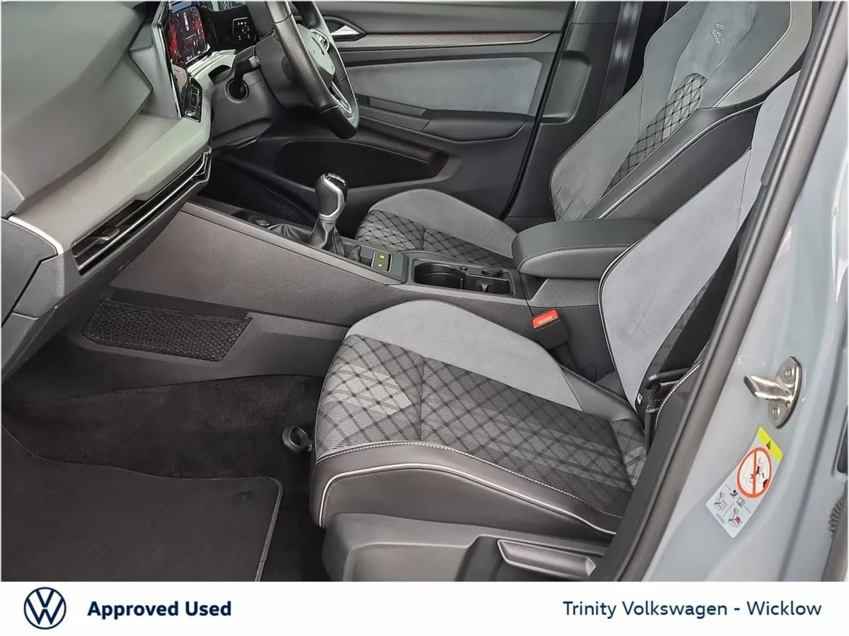 Volkswagen Golf R-line 1.5 TSI 130BHP Manual Stun - Image 4