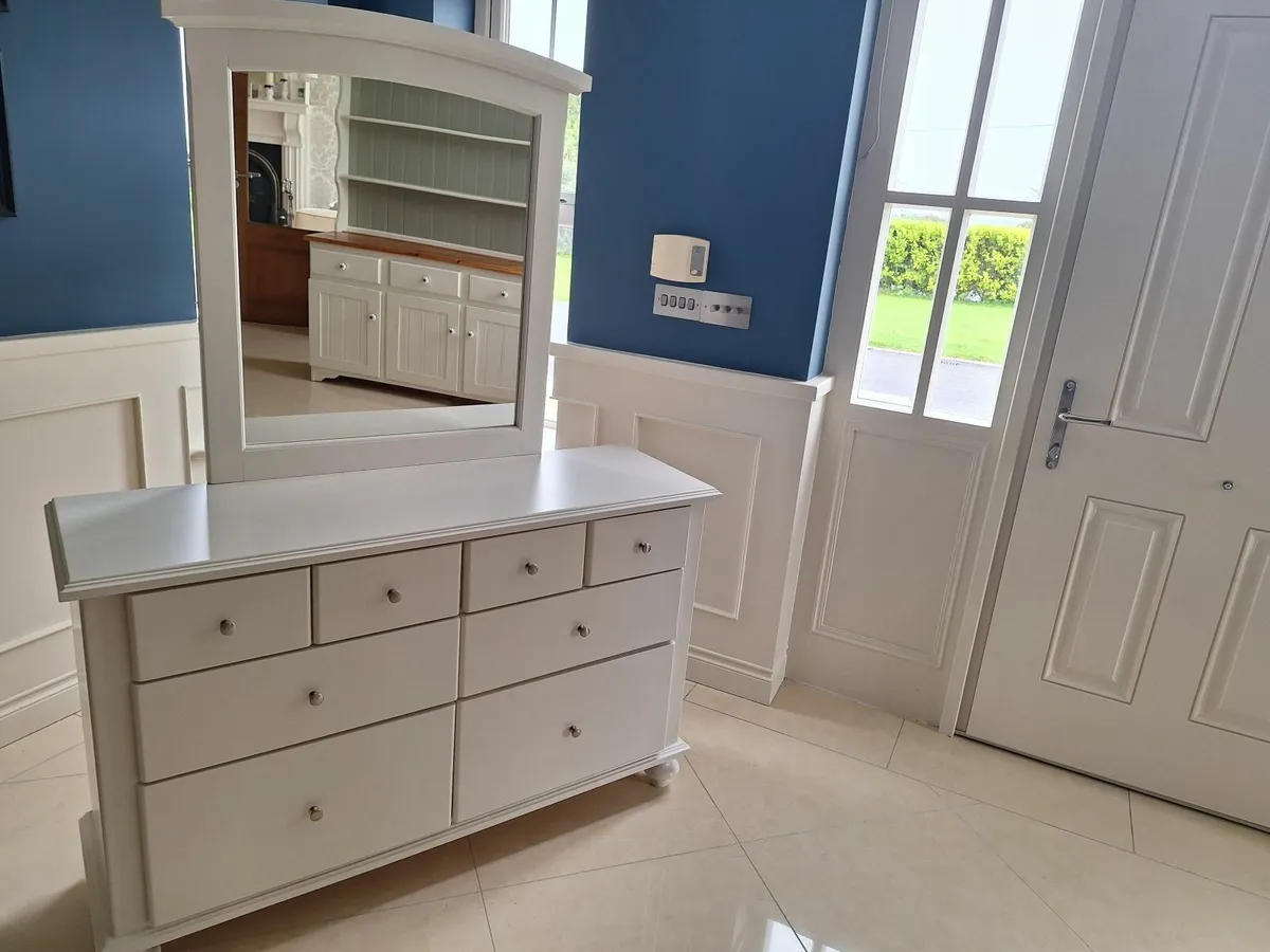 Dressing table - Image 1