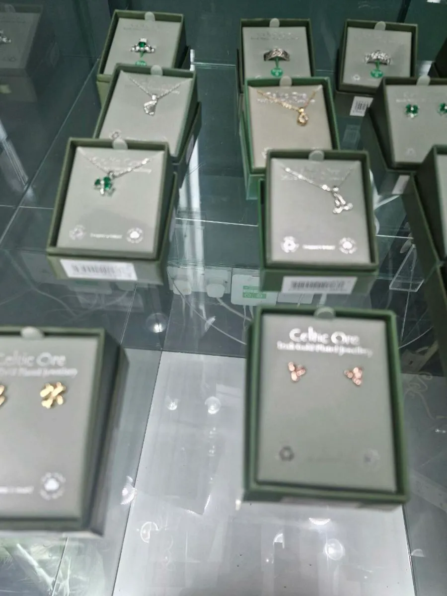 19 pieces celtic ore jewellery.. ex stock - Image 3
