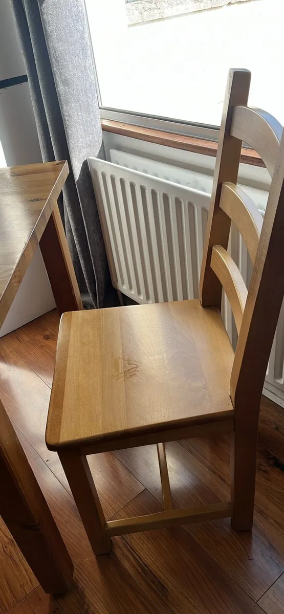 Solid wooden table & 3 chairs - Image 3