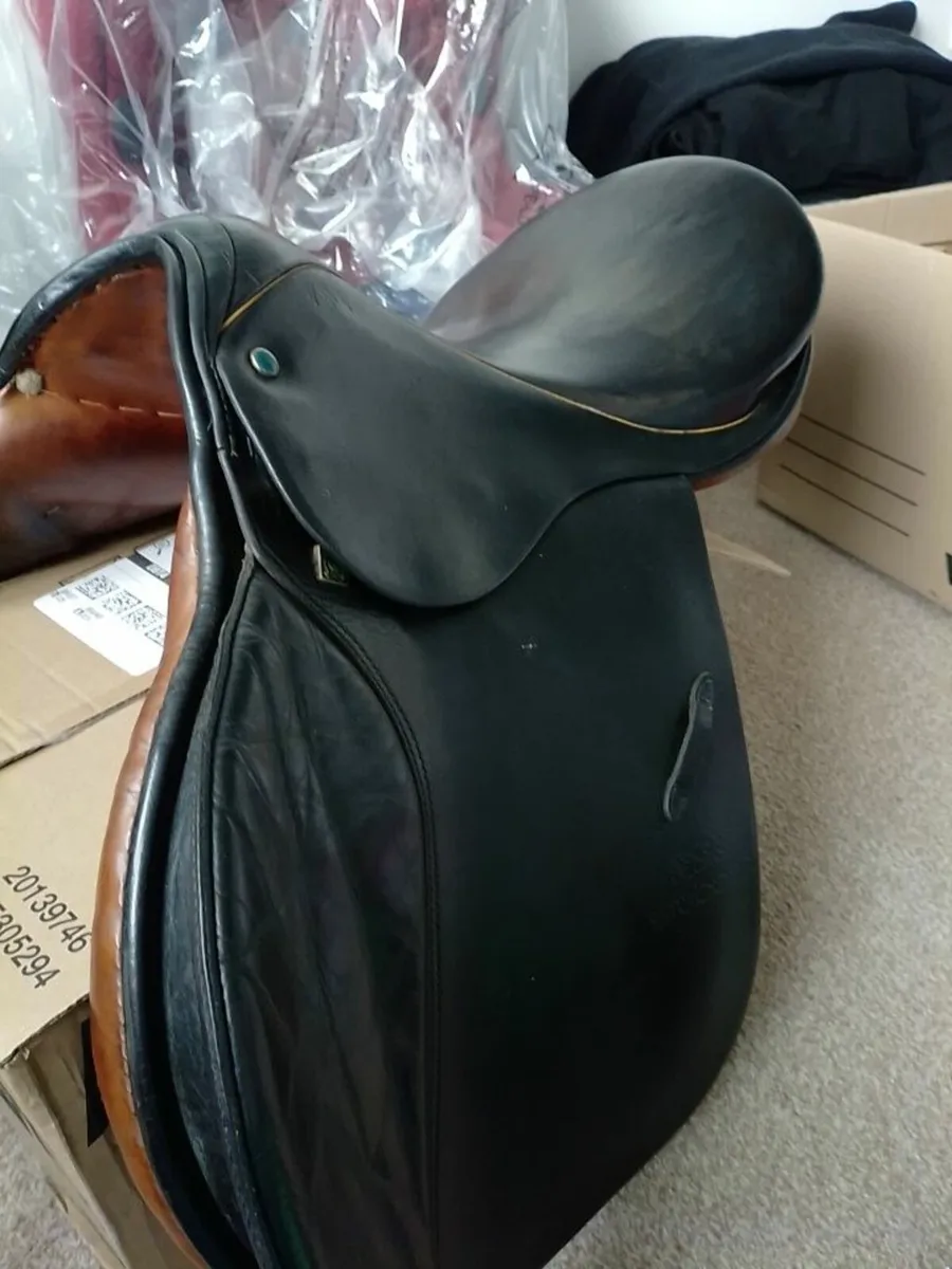 Stubben black gp saddle 18inch medium wide - Image 2