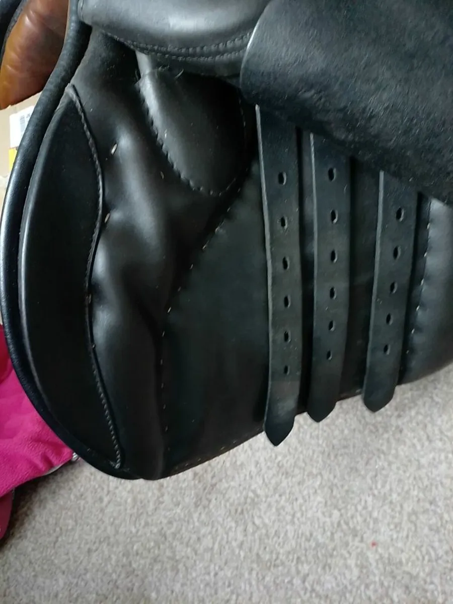 Stubben black gp saddle 18inch medium wide - Image 4