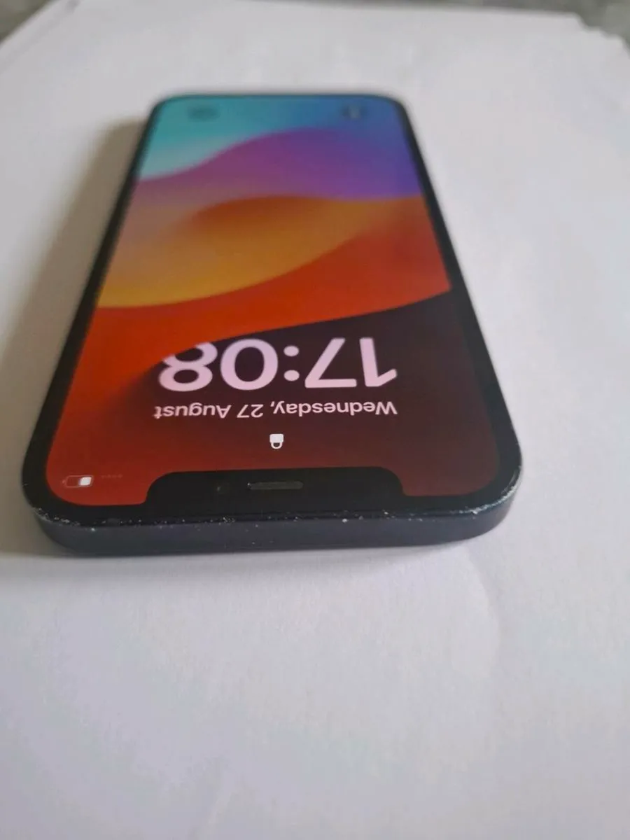 Iphone 12 - Image 3