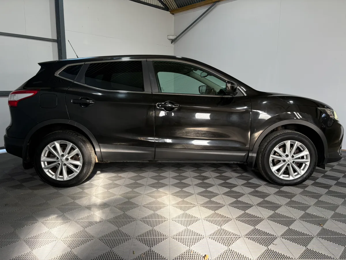 2015 Nissan Qashqai SV 1.5 DSL Manual - Image 4
