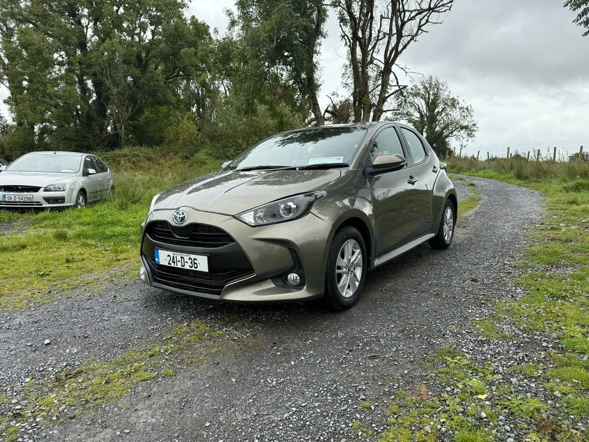 2024 Toyota Yaris Hybrid - Image 3