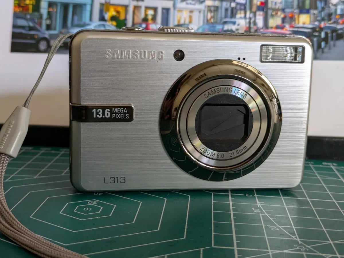Samsung 13,6 MP CCD 🌈 compact digital camera - Image 4