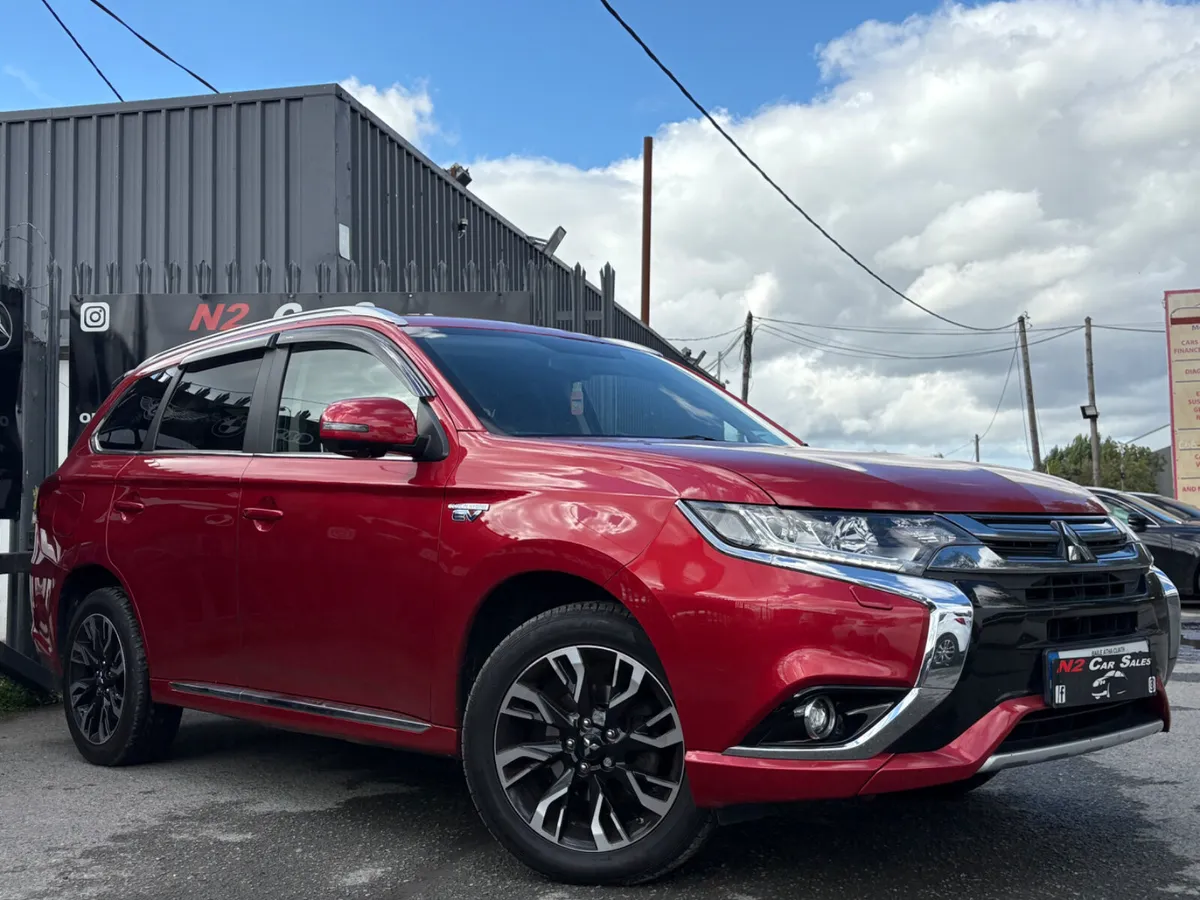 181 Outlander Plug In Hybrid, LOW MILES, FULL SPEC - Image 3
