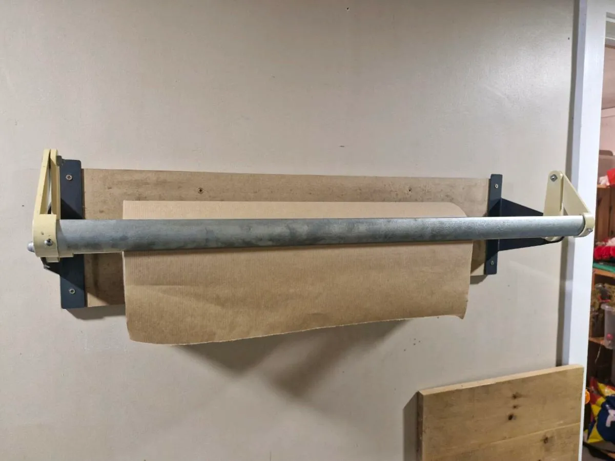 Wall mounted paper dispenser - Image 1