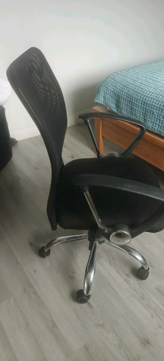 Office chair - Image 2
