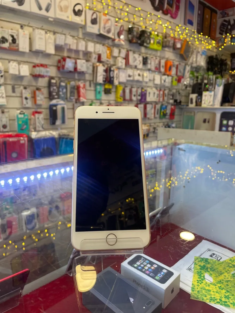 iPhone 8 Plus - Image 1
