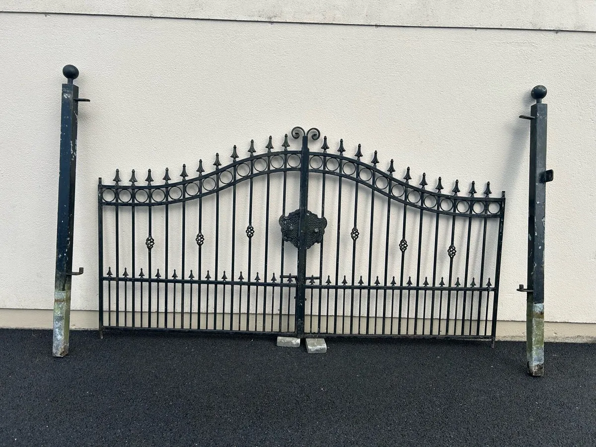 Entrance gates - Image 2