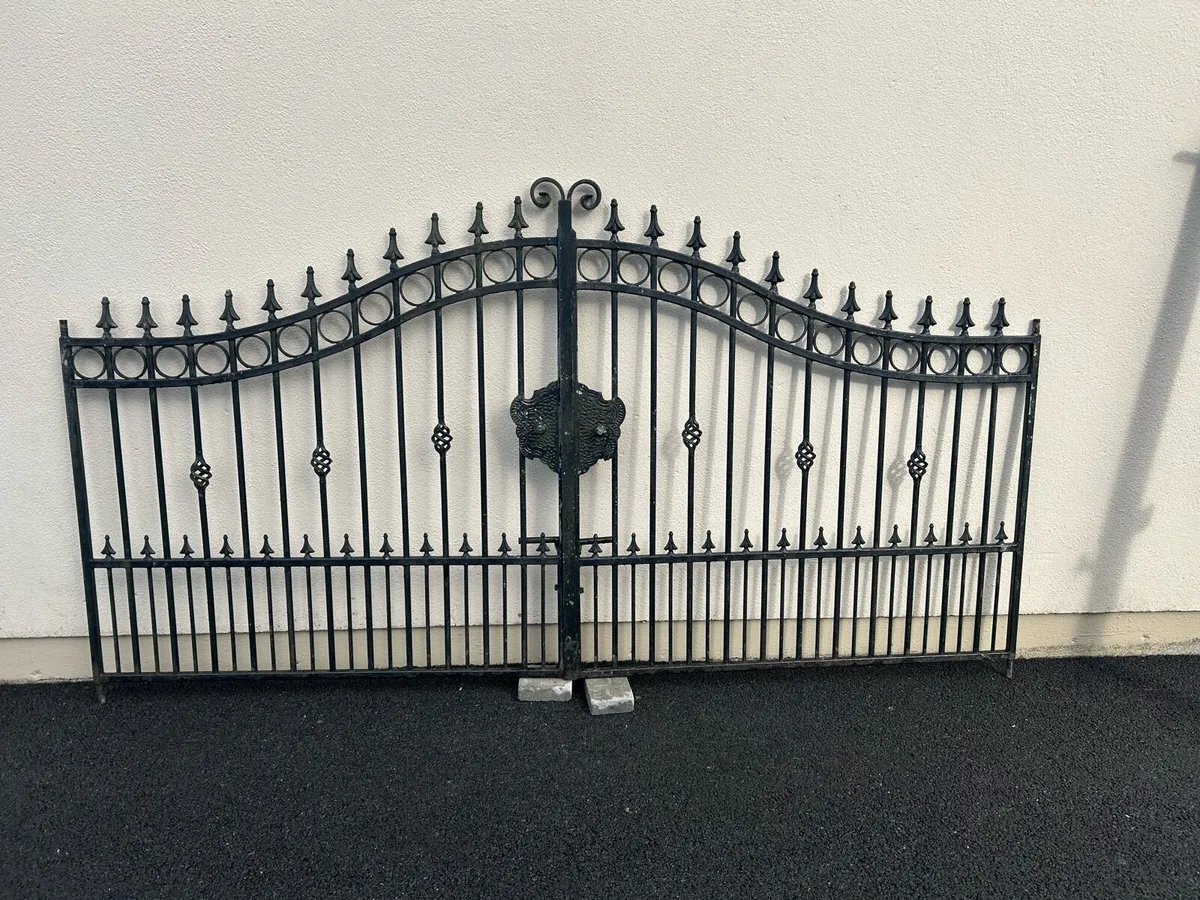 Entrance gates - Image 3