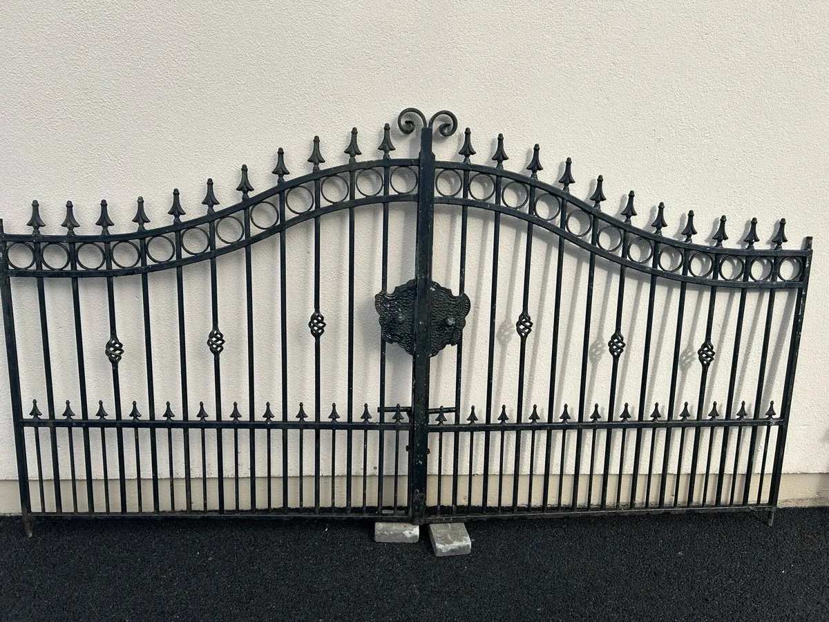 Entrance gates - Image 4