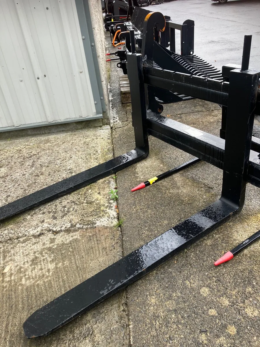 3.5ton pallet forks - Image 1